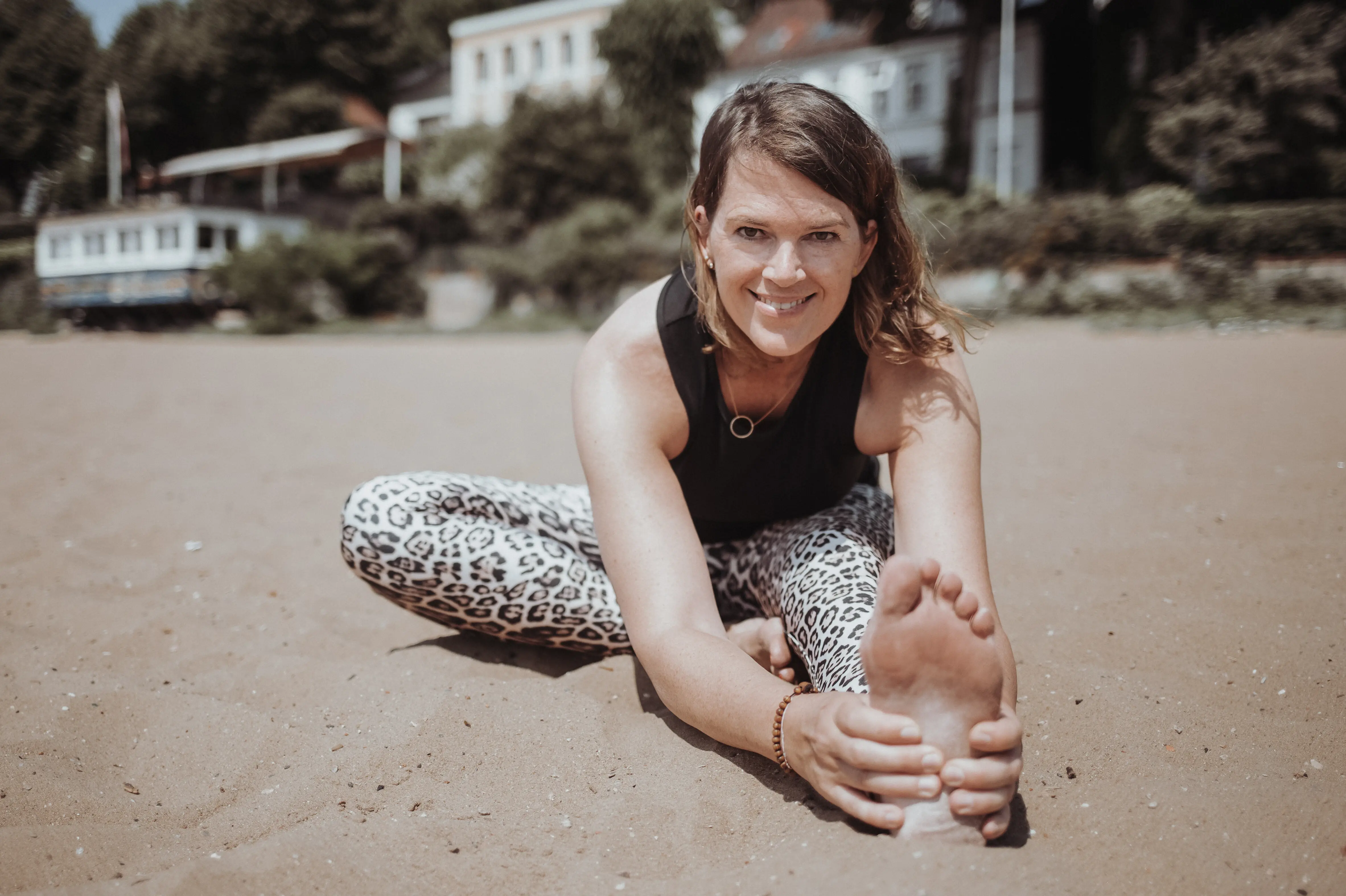 Melanie Blaue Portrait Woman in Yoga pose