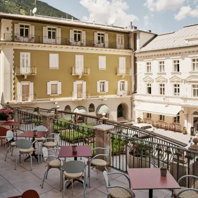 Terrace Urban Nature Bad Gastein EA terrace with several chairs and tables.