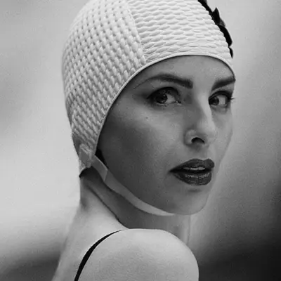 Bathing culture A woman with a swimming cap looks into the camera.