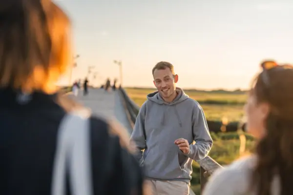 Guide mudflat hiking A guide explains something during a mudflat hike in St. Peter-Ording.